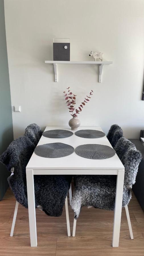 Apartamento Areskutans Laegenhet Med Laddning Foer Bil 22Kw Husa Exterior foto